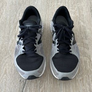 New Balance Men's Fresh Foam Roav V1 Running Shoes
